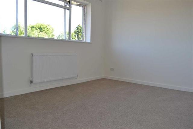  Image of 2 bedroom Flat to rent in Cumberland Gardens Holders Hill Road London NW4 at Cumberland Gardens, Hendon, London NW4