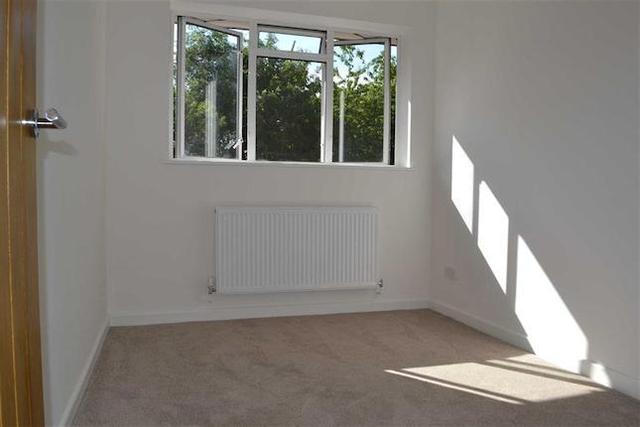  Image of 2 bedroom Flat to rent in Cumberland Gardens Holders Hill Road London NW4 at Cumberland Gardens, Hendon, London NW4