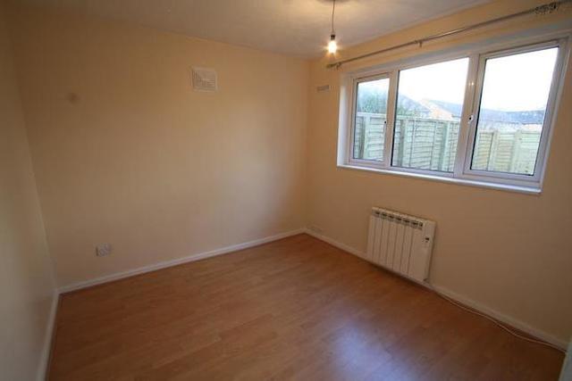  Image of 2 bedroom Maisonette to rent in Rowle Close Stantonbury Milton Keynes MK14 at Rowle Close, Stantonbury MK14