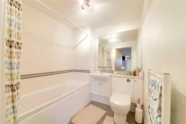  Image of 2 bedroom Flat for sale in Heritage Avenue London NW9 at Heritage Avenue, Colindale, London NW9