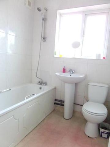  Image of 2 bedroom Flat to rent in Dale Drive Hayes UB4 at Dale Road, Hayes UB4