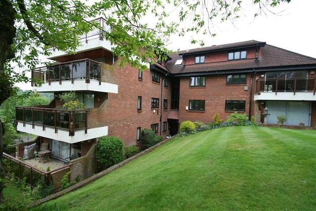  Image of 3 bedroom Flat to rent in Holmbury Park Bromley BR1 at Holmbury Park, Bromley BR1