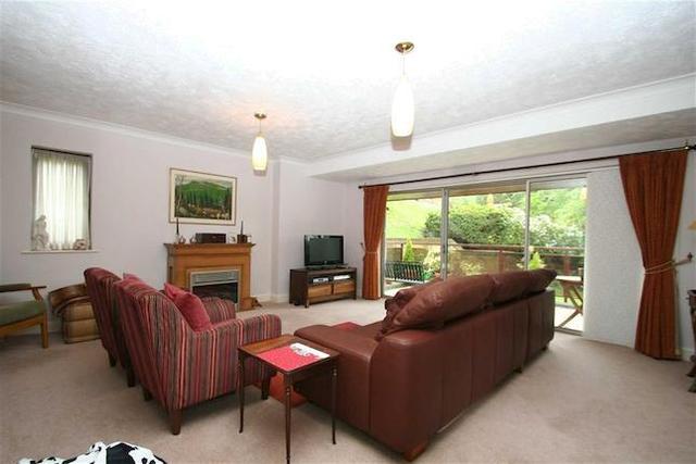  Image of 3 bedroom Flat to rent in Holmbury Park Bromley BR1 at Holmbury Park, Bromley BR1