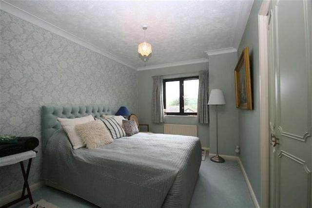  Image of 3 bedroom Flat to rent in Holmbury Park Bromley BR1 at Holmbury Park, Bromley BR1
