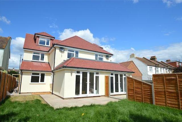  Image of 3 bedroom Maisonette to rent in Teevan Road Addiscombe Croydon CR0 at Teevan Road, Addiscombe, Croydon CR0