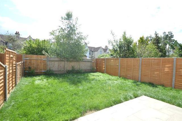 Image of 3 bedroom Maisonette to rent in Teevan Road Addiscombe Croydon CR0 at Teevan Road, Addiscombe, Croydon CR0