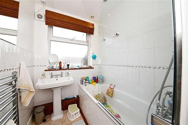 Image of 3 bedroom Terraced house for sale in Long Lane London N3 at Long Lane, Finchley, London N3