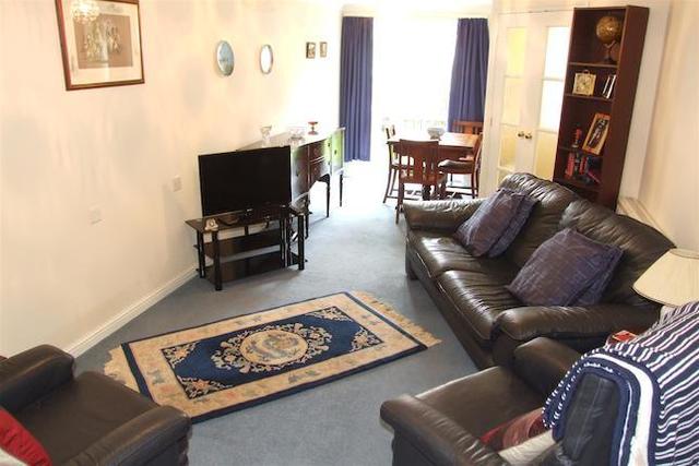  Image of 1 bedroom Property for sale in High Street South Rushden NN10 at High Street South, Rushden NN10