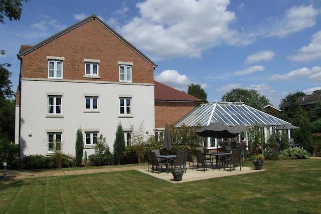  Image of 1 bedroom Property for sale in High Street South Rushden NN10 at High Street South, Rushden NN10