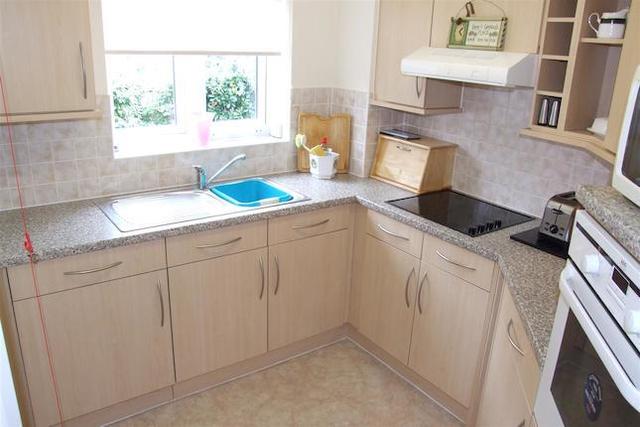  Image of 1 bedroom Property for sale in High Street South Rushden NN10 at High Street South, Rushden NN10