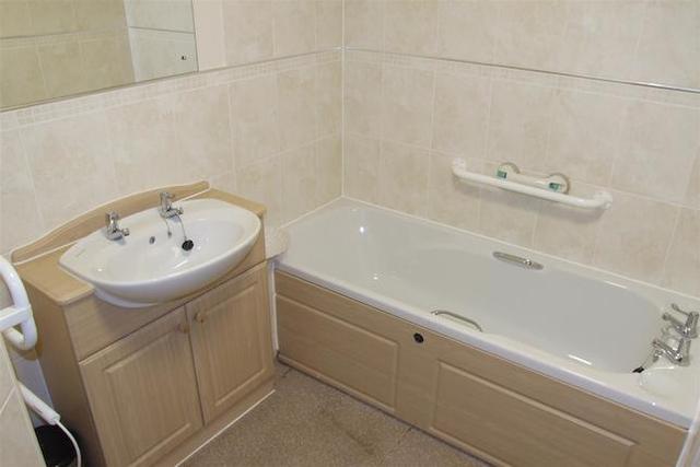  Image of 1 bedroom Property for sale in High Street South Rushden NN10 at High Street South, Rushden NN10