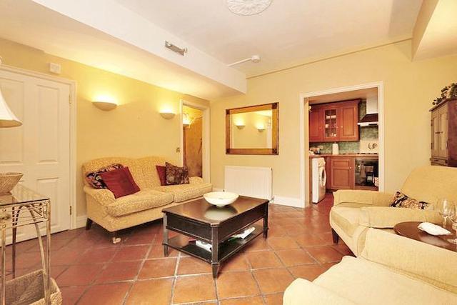  Image of 2 bedroom Flat to rent in Kensington Church Street London W8 at Kensington Church Street, Kensington, London W8