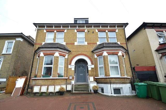  Image of 3 bedroom Flat to rent in Windmill Road Croydon CR0 at Windmill Road, Croydon CR0