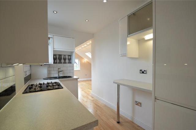  Image of 3 bedroom Flat to rent in Windmill Road Croydon CR0 at Windmill Road, Croydon CR0