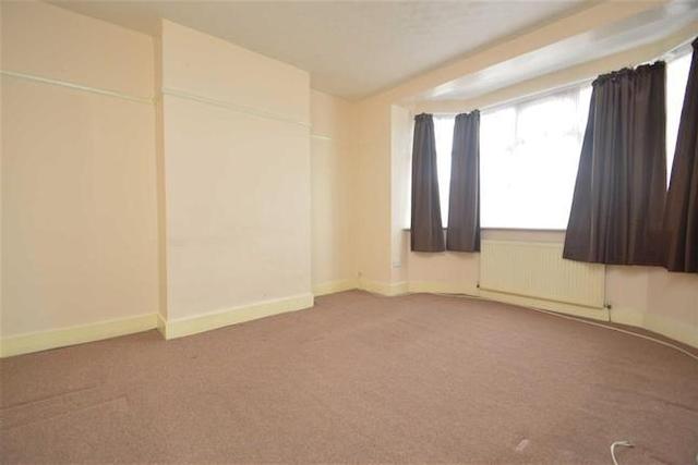  Image of 3 bedroom Property to rent in Redbridge Lane East Ilford IG4 at Redbridge Lane East, Redbridge IG4