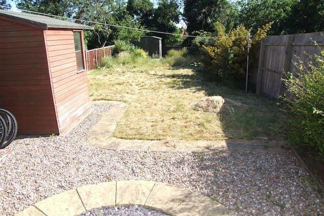  Image of 3 bedroom Semi-Detached house for sale in Prospect Avenue Rushden NN10 at Prospect Avenue, Rushden NN10