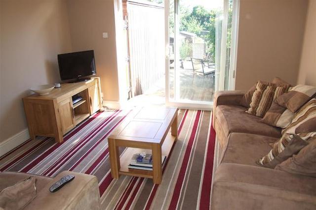  Image of 3 bedroom Semi-Detached house for sale in Prospect Avenue Rushden NN10 at Prospect Avenue, Rushden NN10