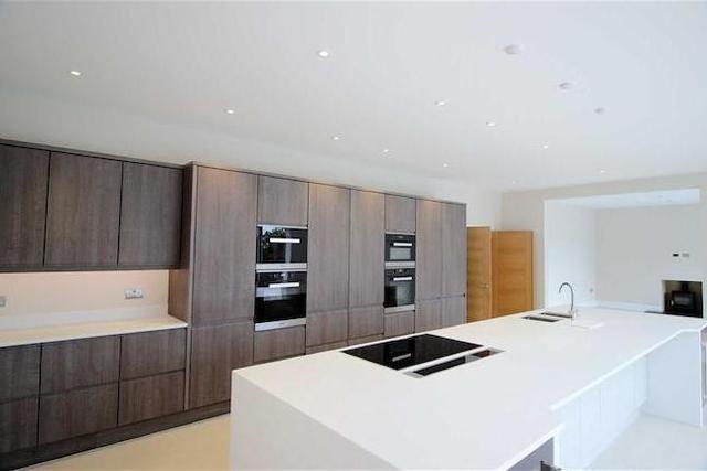  Image of 5 bedroom Detached house for sale in Highland Road Badgers Mount Sevenoaks TN14 at Highland Road, Badgers Mount, Sevenoaks TN14
