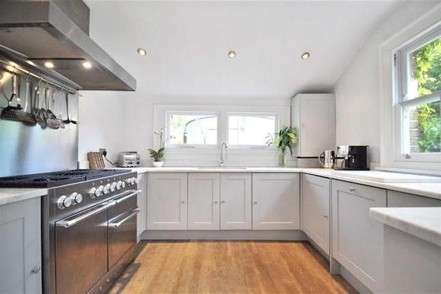  Image of 3 bedroom Detached house for sale in Green Lane Chislehurst BR7 at Green Lane, Chislehurst BR7