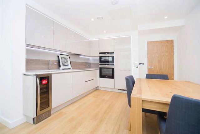  Image of 1 bedroom Flat to rent in Holland Park Avenue London W11 at Holland Park Avenue, London W11