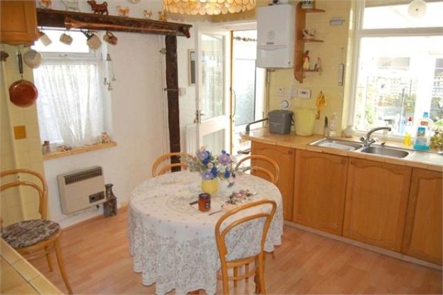  Image of 2 bedroom Detached Bungalow for sale in Linden Avenue Broadstairs CT10 at Linden Avenue, Broadstairs, Kent CT10