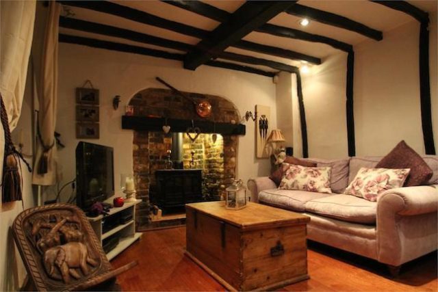  Image of 2 bedroom Cottage for sale in The Goggs Watlington OX49 at The Goggs, Watlington, Oxfordshire OX49