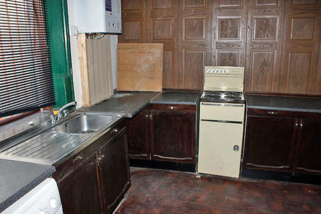  Image of 2 bedroom Terraced house to rent in Balfour Street Oldham OL4 at Balfour Street, Oldham OL4