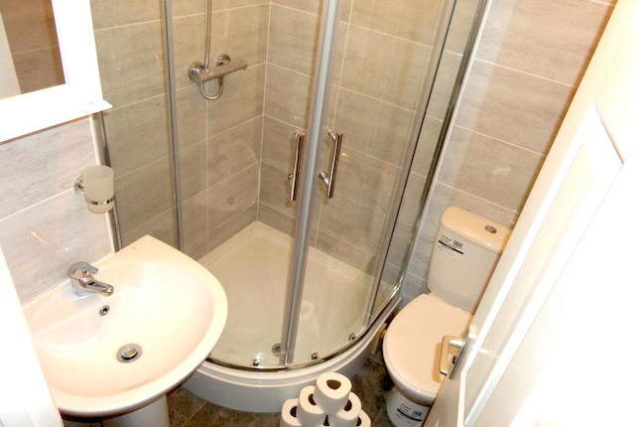  Image of 1 bedroom Room to rent in Springfield Road Ashford TW15 at Springfield Road, Ashford TW15