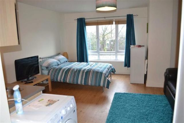  Image of Studio flat to rent in Heritage Avenue London NW9 at Heritage Avenue, Colindale, London NW9