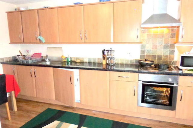  Image of 2 bedroom Farm House to rent in Southern Avenue Feltham TW14 at Southern Avenue, Feltham TW14