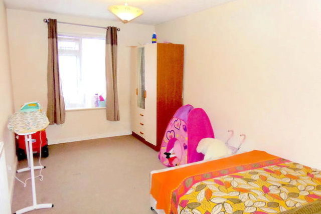  Image of 2 bedroom Farm House to rent in Southern Avenue Feltham TW14 at Southern Avenue, Feltham TW14