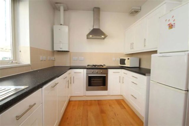 Image of 2 bedroom Flat to rent in Ravensbourne Road Bromley BR1 at Ravensbourne Road, Bromley, Kent BR1