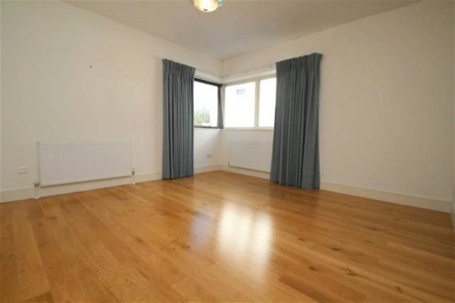 Image of 2 bedroom Flat to rent in Ravensbourne Road Bromley BR1 at Ravensbourne Road, Bromley, Kent BR1