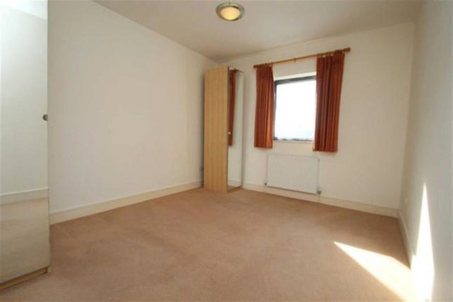 Image of 2 bedroom Flat to rent in Ravensbourne Road Bromley BR1 at Ravensbourne Road, Bromley, Kent BR1