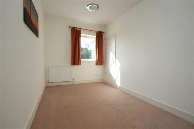  Image of 2 bedroom Flat to rent in Ravensbourne Road Bromley BR1 at Ravensbourne Road, Bromley, Kent BR1