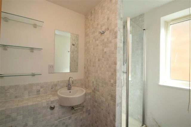  Image of 2 bedroom Flat to rent in Ravensbourne Road Bromley BR1 at Ravensbourne Road, Bromley, Kent BR1
