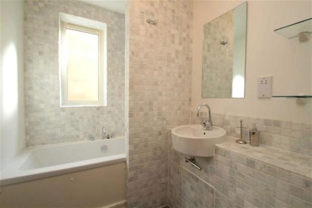  Image of 2 bedroom Flat to rent in Ravensbourne Road Bromley BR1 at Ravensbourne Road, Bromley, Kent BR1