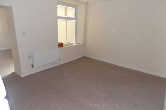  Image of 3 bedroom End of Terrace to rent in Aberrhondda Road Porth CF39 at Aberrhondda Road, Porth CF39