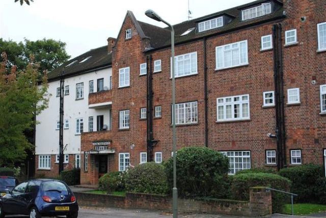  Image of 3 bedroom Flat to rent in Holmdale Gardens London NW4 at Brentwood Lodge, Hendon, London NW4