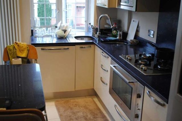  Image of 3 bedroom Flat to rent in Holmdale Gardens London NW4 at Brentwood Lodge, Hendon, London NW4