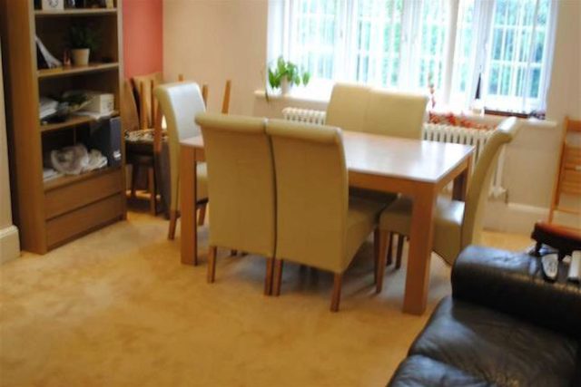  Image of 3 bedroom Flat to rent in Holmdale Gardens London NW4 at Brentwood Lodge, Hendon, London NW4