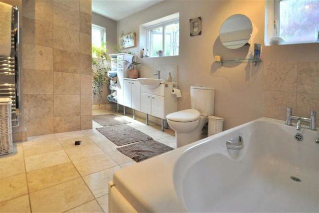  Image of 4 bedroom Semi-Detached house for sale in Logs Hill Chislehurst BR7 at Logs Hill, Chislehurst BR7