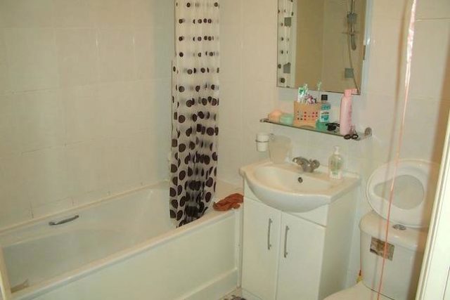  Image of 1 bedroom Flat for sale in Royal Court Kings Road Reading RG1 at Royal Court, Reading RG1