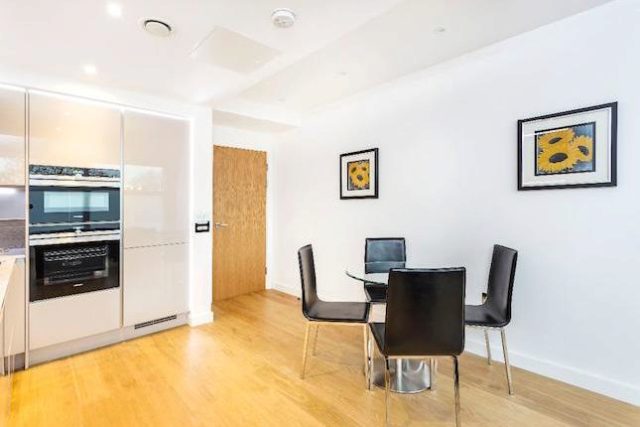  Image of 1 bedroom Flat to rent in Holland Park Avenue London W11 at Holland Park Avenue, London W11