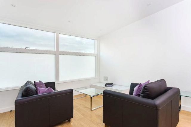  Image of 1 bedroom Flat to rent in Holland Park Avenue London W11 at Holland Park Avenue, London W11