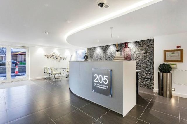  Image of 1 bedroom Flat to rent in Holland Park Avenue London W11 at Holland Park Avenue, London W11
