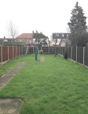  Image of 2 bedroom Flat to rent in Felbrigge Road Ilford IG3 at Felbrigge Road, Seven Kings IG3