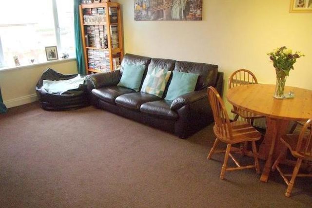  Image of 2 bedroom Maisonette for sale in Kennedy Drive Pangbourne Reading RG8 at Kennedy Drive, Pangbourne RG8