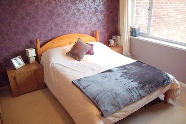  Image of 2 bedroom Maisonette for sale in Kennedy Drive Pangbourne Reading RG8 at Kennedy Drive, Pangbourne RG8