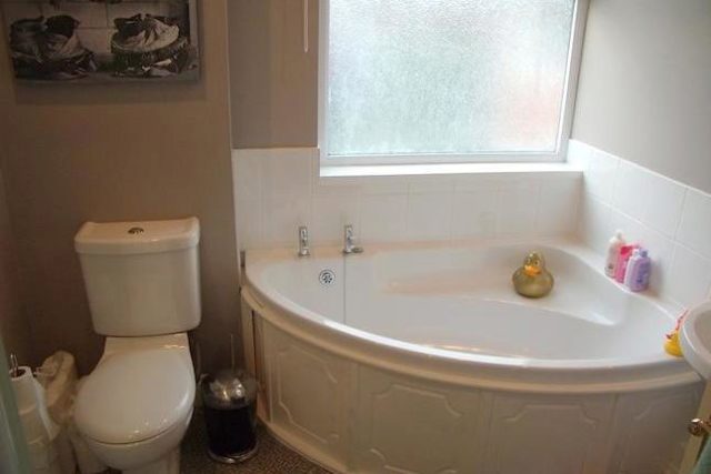  Image of 2 bedroom Maisonette for sale in Kennedy Drive Pangbourne Reading RG8 at Kennedy Drive, Pangbourne RG8